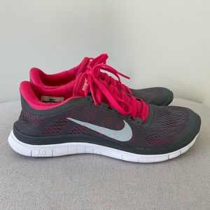 SOLD Women’s Nike Free Sneakers